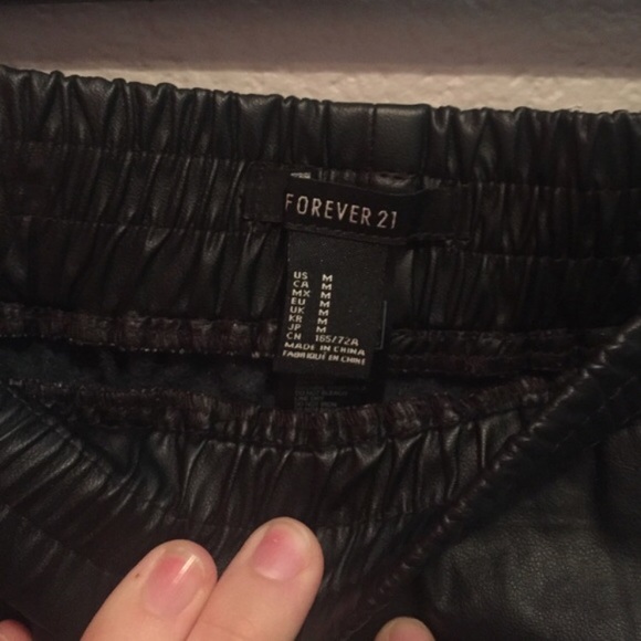 black skater skirt - Picture 2 of 2